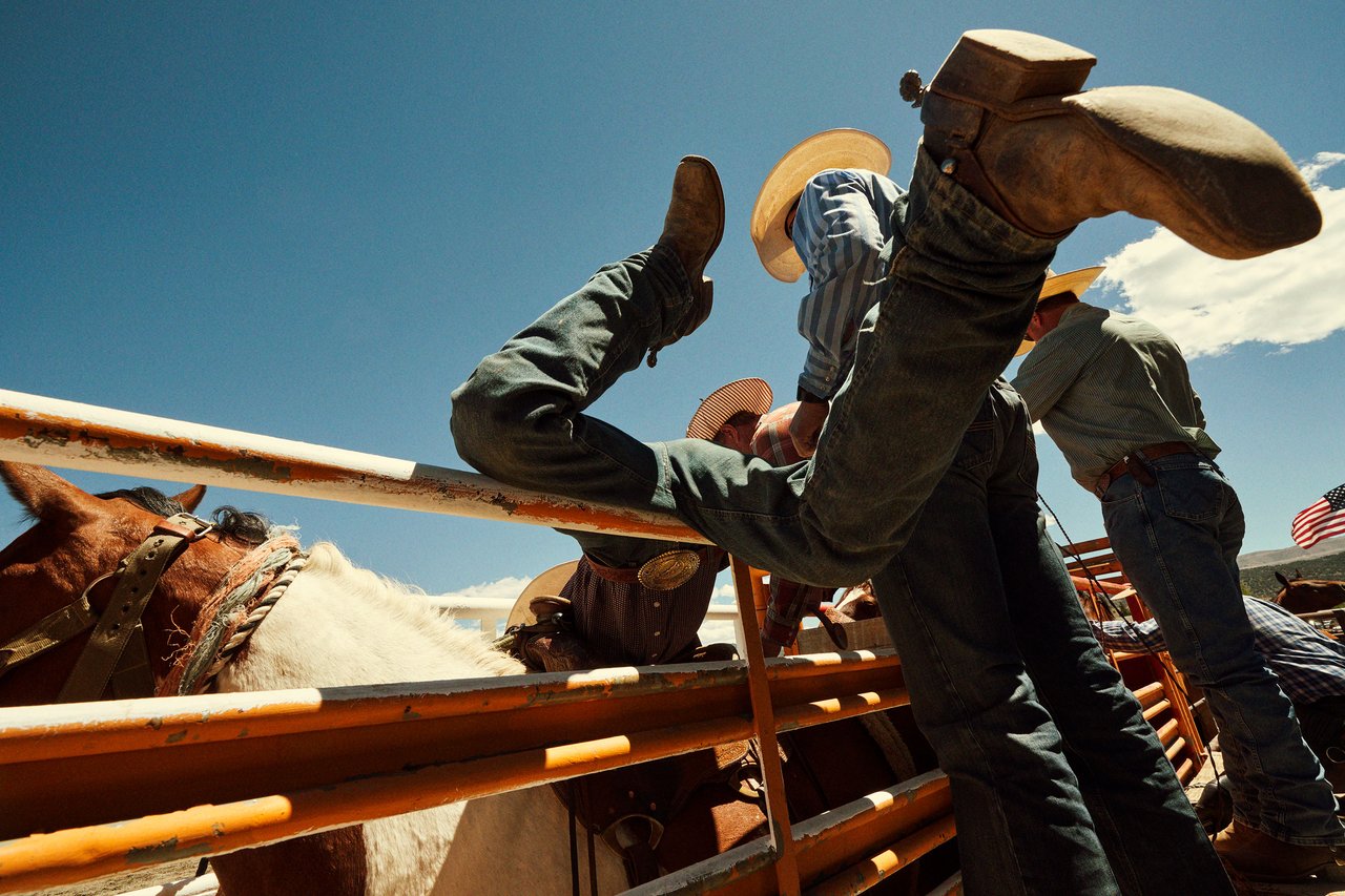 The series Rodeo examines behind-the-scenes of iconic Americana. All of us know images of cowboys on the back of bucking broncos mid-air. What happens away from the media spotlights and cameras is little known to the random spectator. Rodeo tells the story of camaraderie, adrenaline, team spirit, and dust.